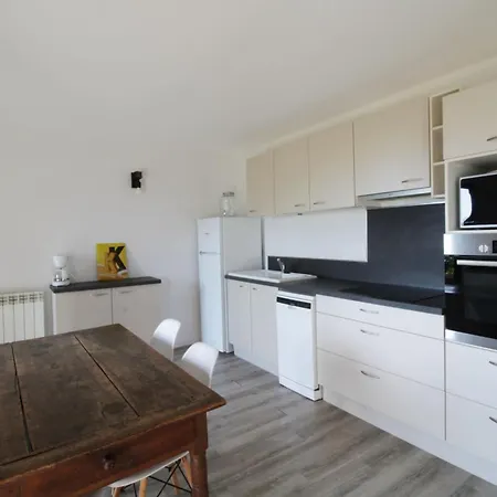 Apartment Comfortable Garden Level 2 Minutes From The On Foot! Le Bourget-du-Lac