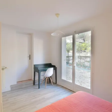 Comfortable Garden Level 2 Minutes From The On Foot! Apartment *