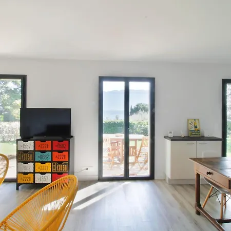 Apartment Comfortable Garden Level 2 Minutes From The On Foot! *