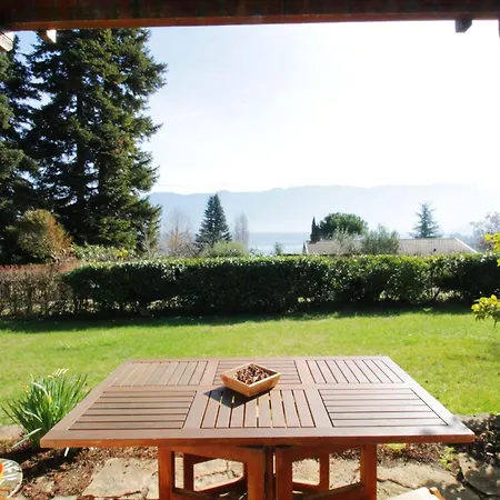 Comfortable Garden Level 2 Minutes From The On Foot! Apartment
